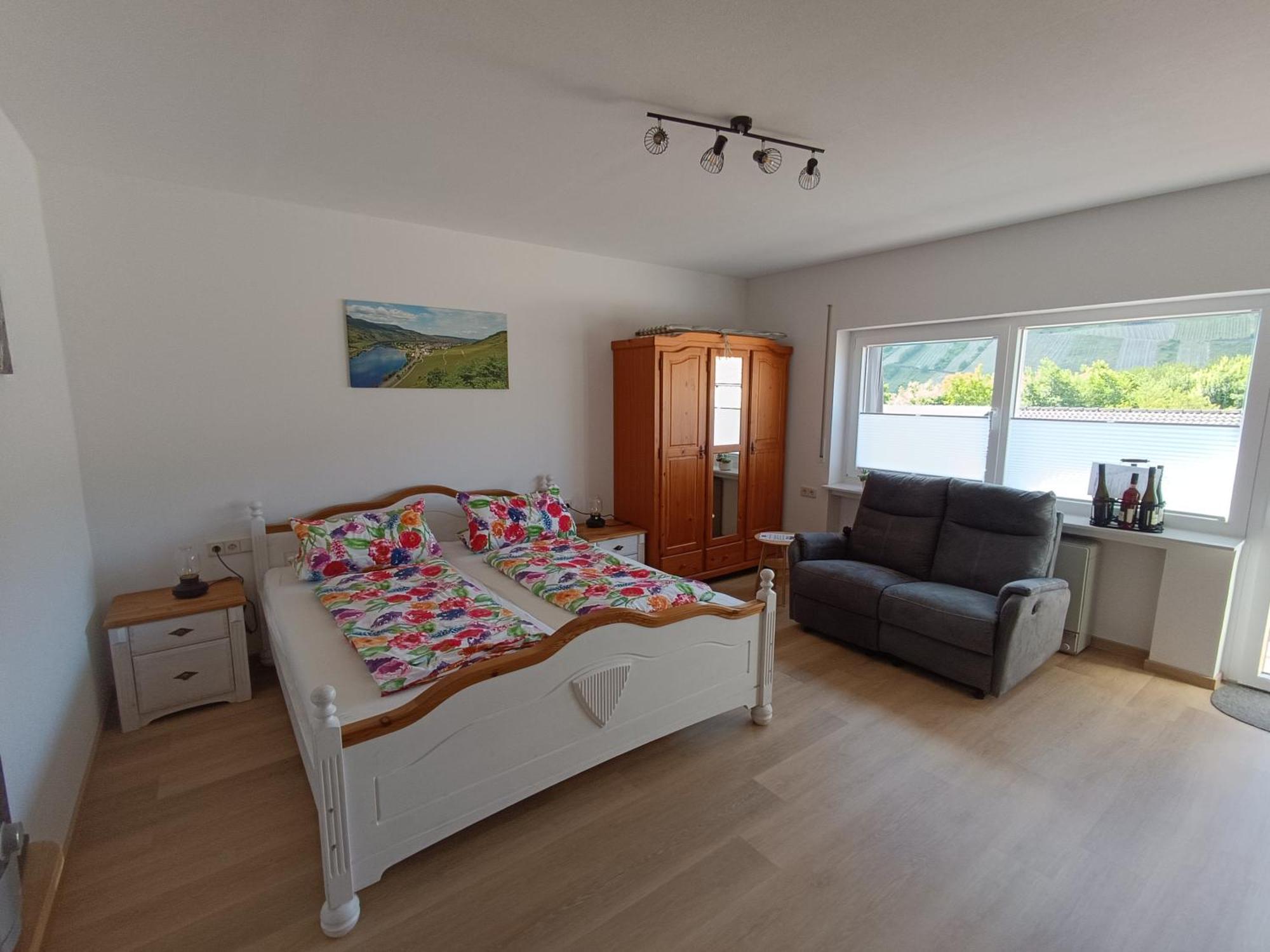 Moselferienweingut Schaefer Apartment Винтрих Стая снимка