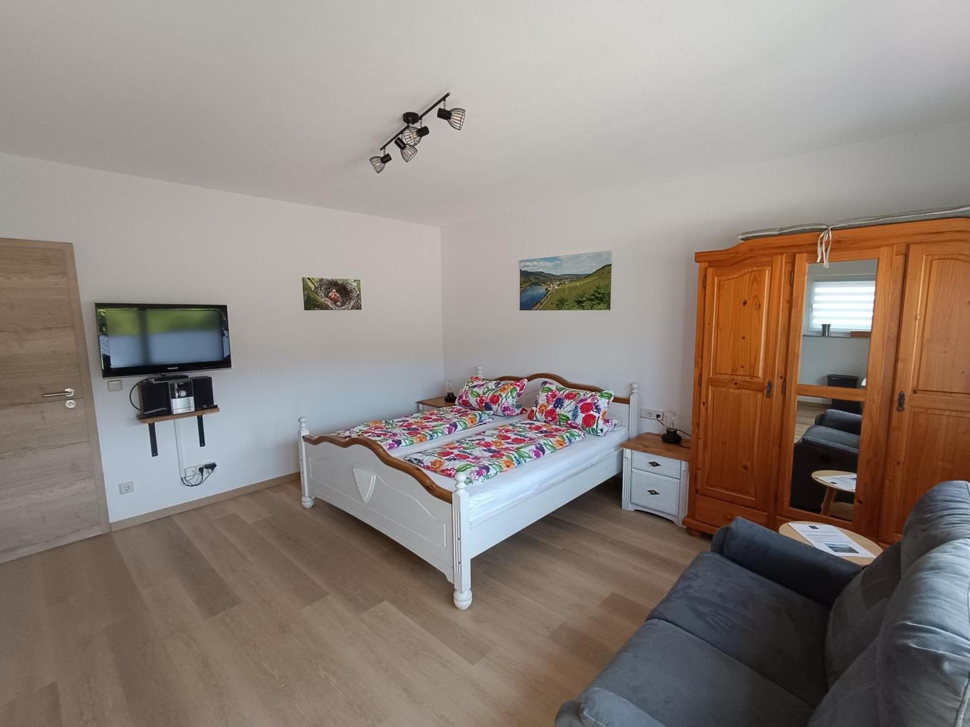 Moselferienweingut Schaefer Apartment Винтрих Стая снимка
